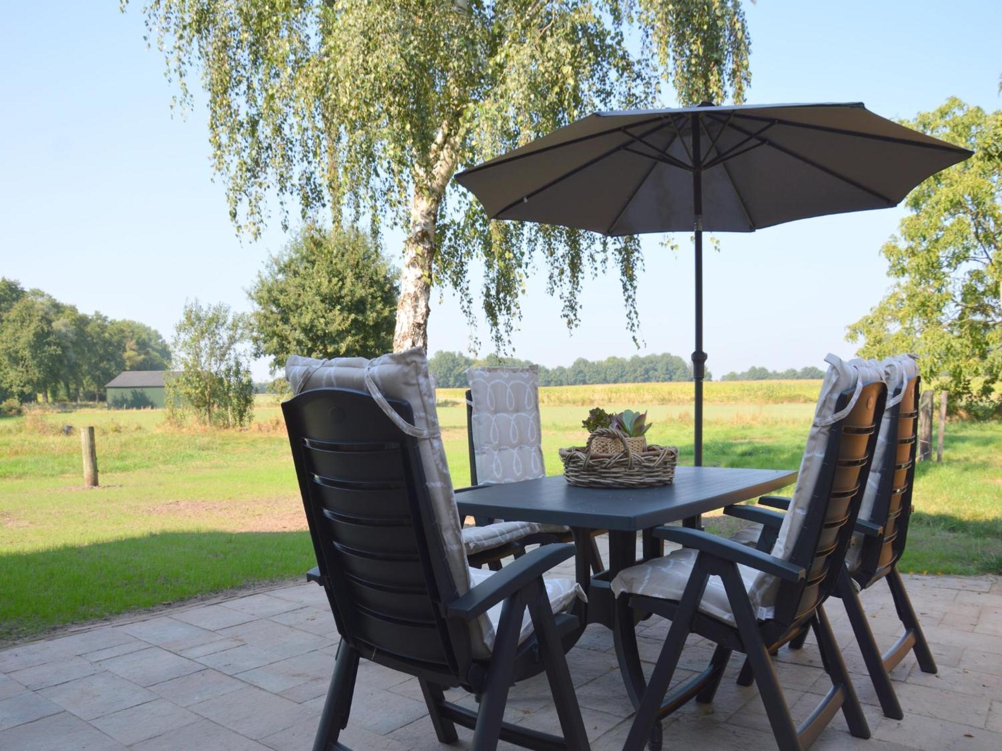 Quaint Farmhouse In Geesteren With Meadow View Exteriör bild