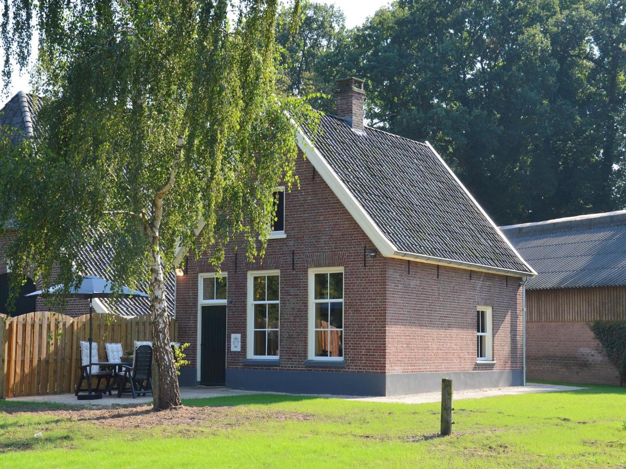 Quaint Farmhouse In Geesteren With Meadow View Exteriör bild